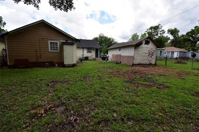 Building Photo - 6229 Clover Ridge St