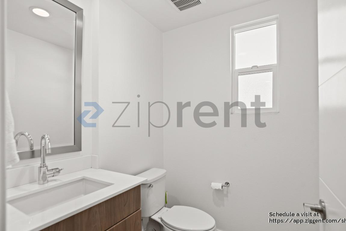 Building Photo - 985 24th St