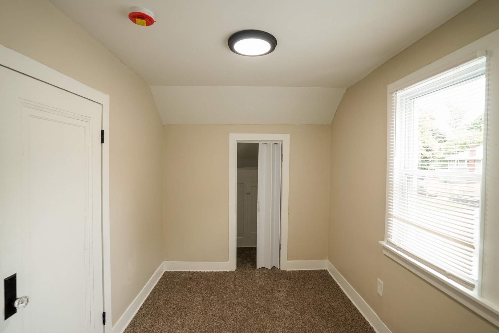 Building Photo - Fully Renovated 3-Bedroom Home – Move-In R...