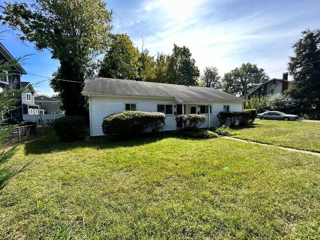 Building Photo - 3303 Branch Ave