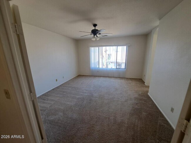 Building Photo - 98 E Evelyn Ln