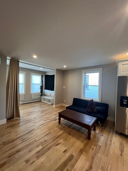 Building Photo - 39 Snow St