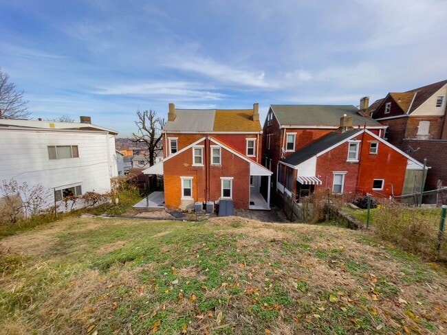 Building Photo - Amazing 3 bedroom home in Mt. Washington available June 1st!