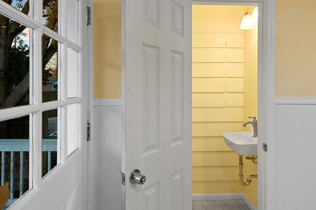 Building Photo - 406 Southern St