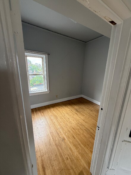 Building Photo - 707 E Brady St