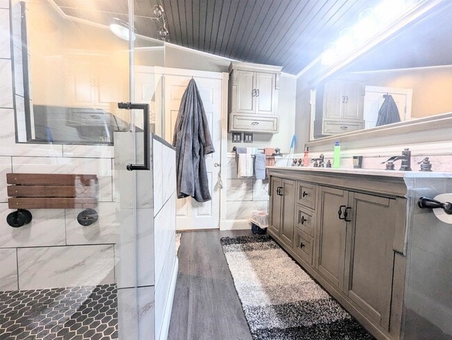 Building Photo - 43 Crestwood Dr