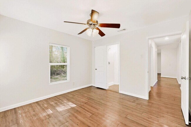 Building Photo - Beautifully Updated 3-Bed, 2-Bath Home in Quiet Greenville Neighborhood