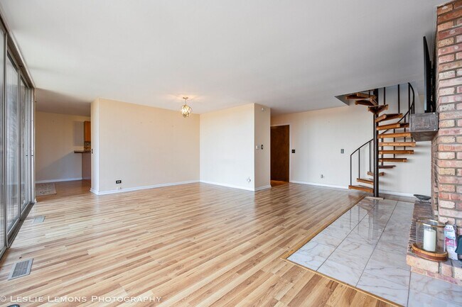 Building Photo - 5600 Hillcrest Ln