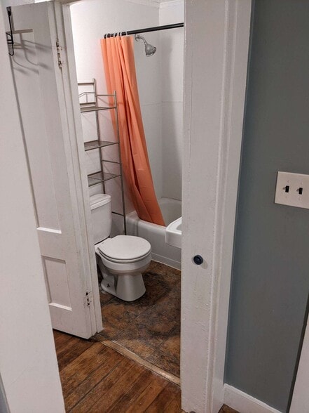 Bathroom - 21 Charles St