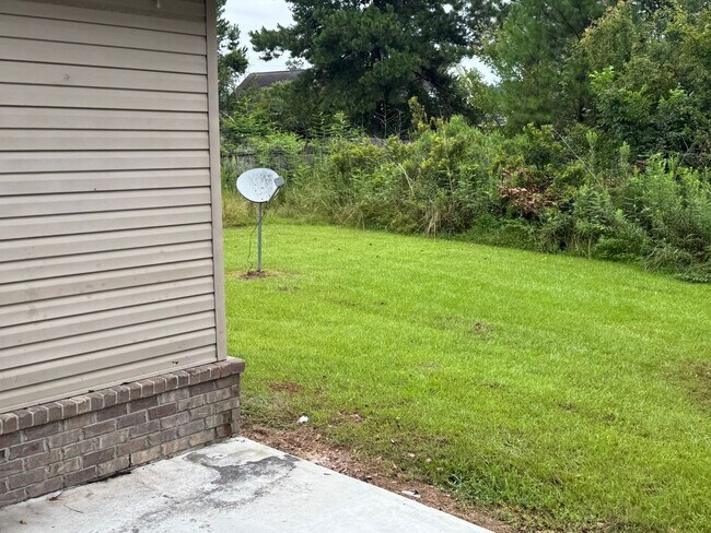 Building Photo - 605 Lancelot Ct