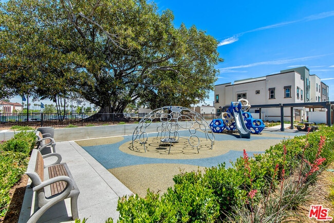 Building Photo - 670 Daniel Freeman Cir