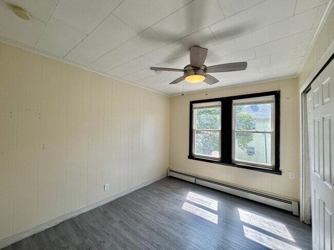 Building Photo - 47 Estes St
