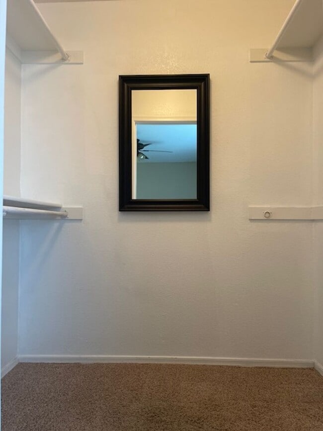 Building Photo - Small home with all appliances!