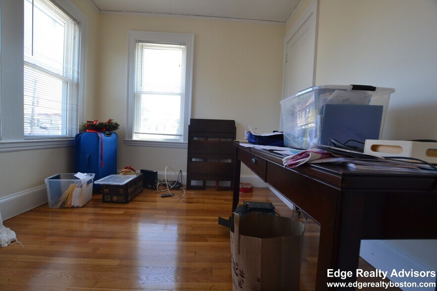 Building Photo - 77 Hunnewell Ave