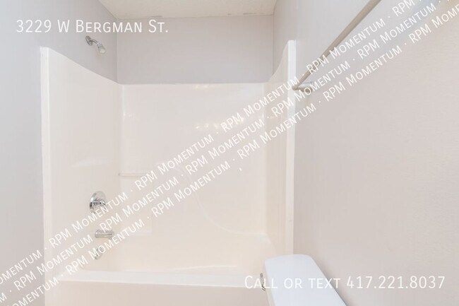 Building Photo - 3229 W Bergman St