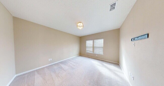 Building Photo - 3965 Cloverdale Ct