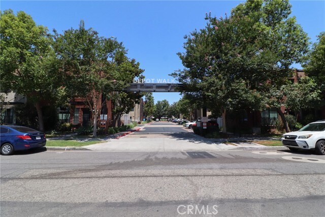 Building Photo - 561 W Maple Ave