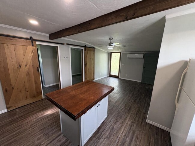 Building Photo - 515 S Washington St