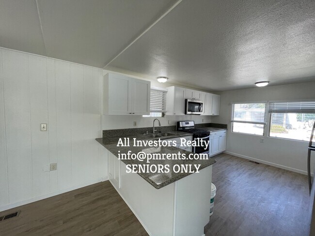 Building Photo - 141 Douglas Dr