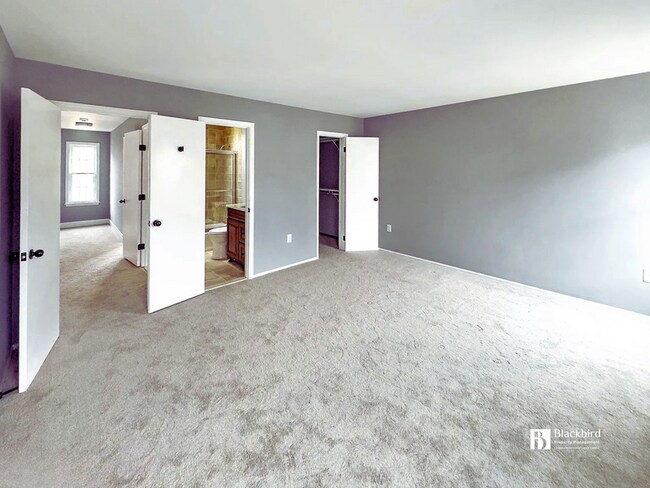 Building Photo - 3347 Iris Pl