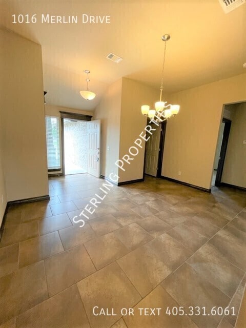 Building Photo - 1016 Merlin Dr