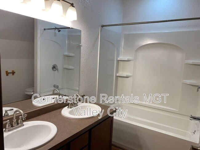 Building Photo - 642 2nd Ave NW