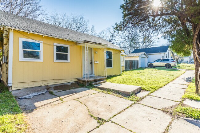 Building Photo - 1805 N 23rd St