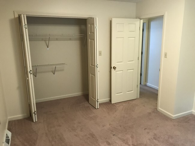 CLOSET - 108 Morgan St