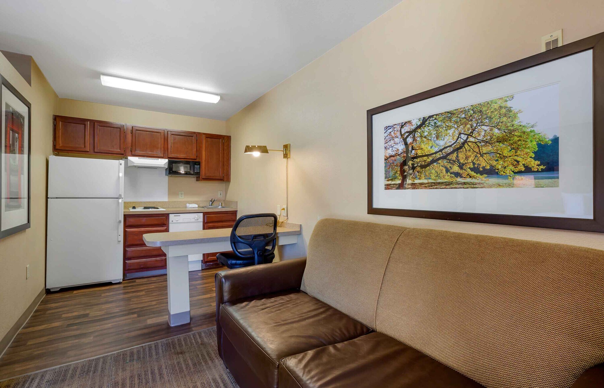 Building Photo - Furnished Studio-Phoenix - Airport - E. Oa...