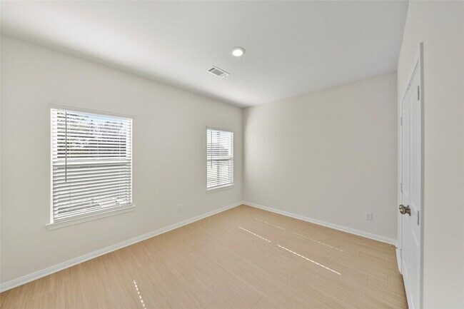 Building Photo - 712 W Dallas St