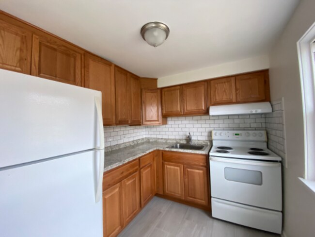 Building Photo - 2618 W Cornelia Ave