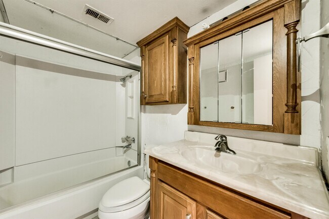 Building Photo - 2505 Wedglea Dr