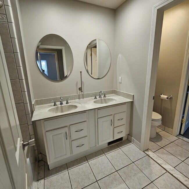 Building Photo - 2 Bedroom, 1.5 Bath Townhouse with Galley Kitchen & All Appliances, Open Living Area, Finished Ba...