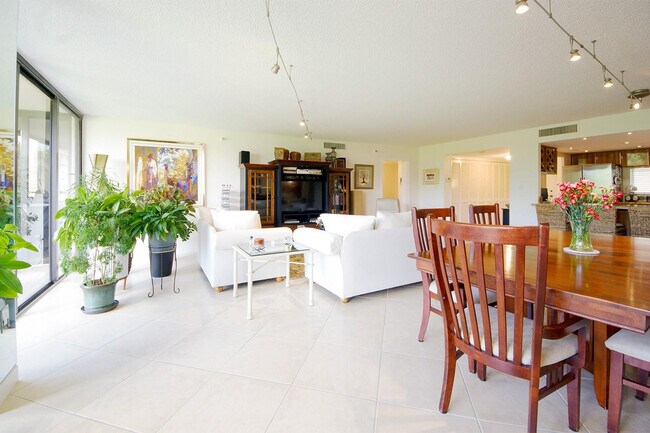 Building Photo - 2480 Presidential Way