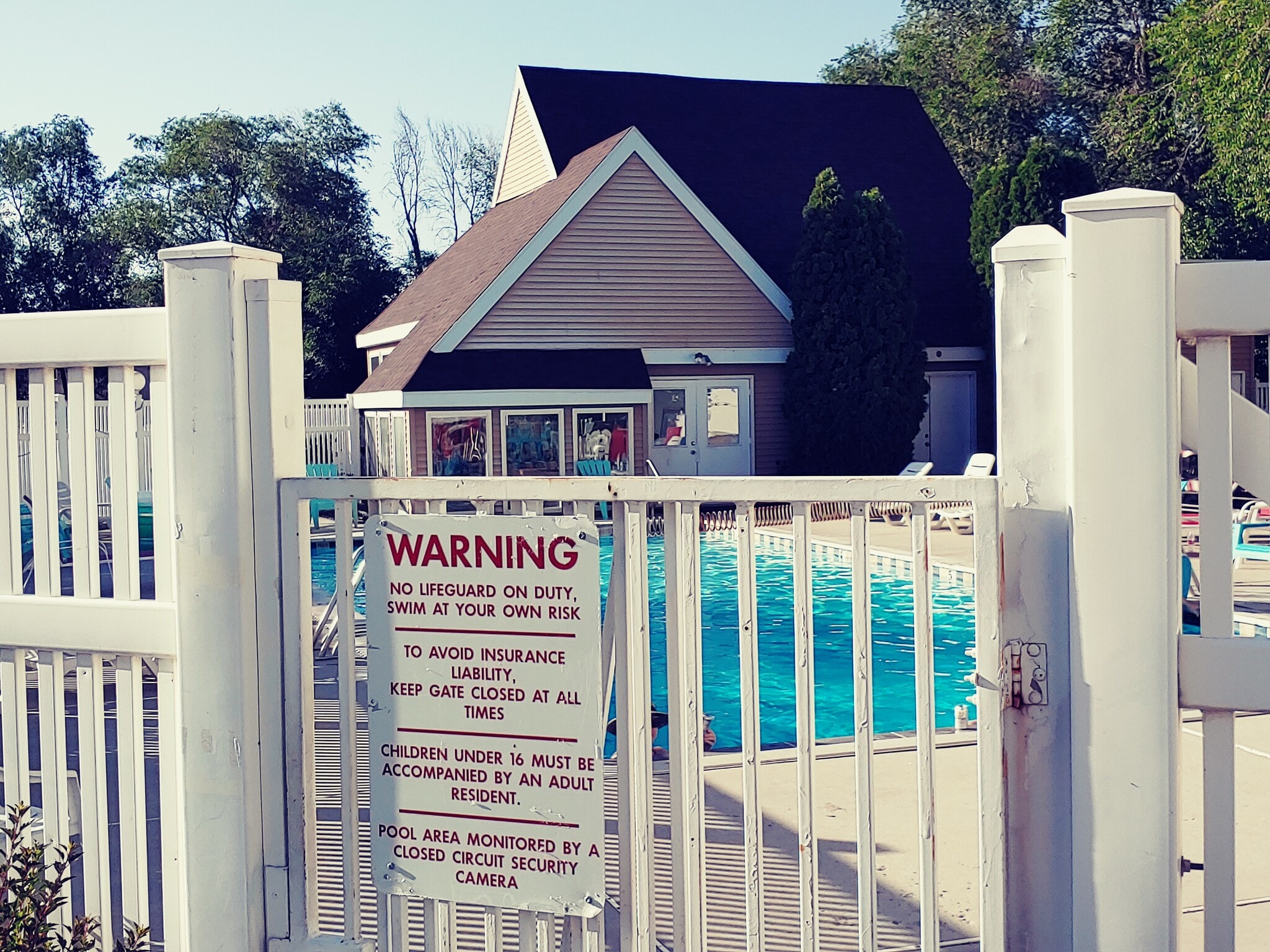 Pool and clubhouse - 793 E Gables St