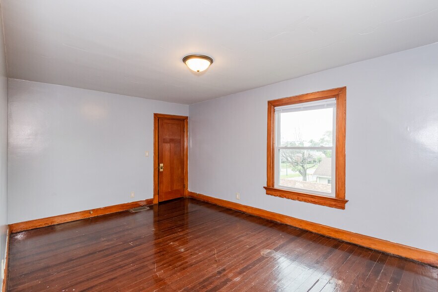 Building Photo - 3124 Lakeview Ave