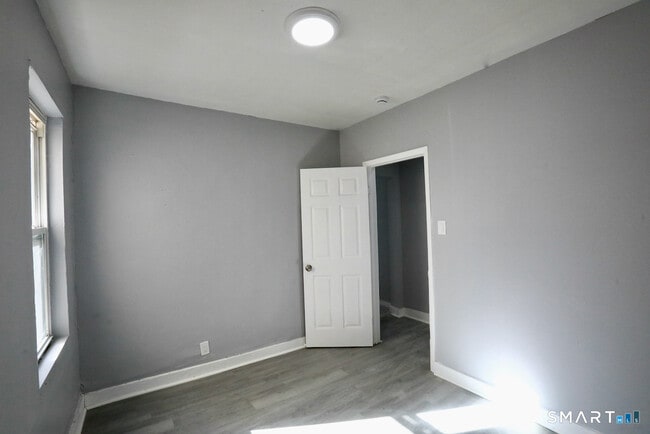 Building Photo - 156 Poplar St