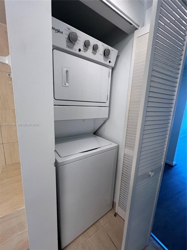 Building Photo - 1750 N Bayshore Dr