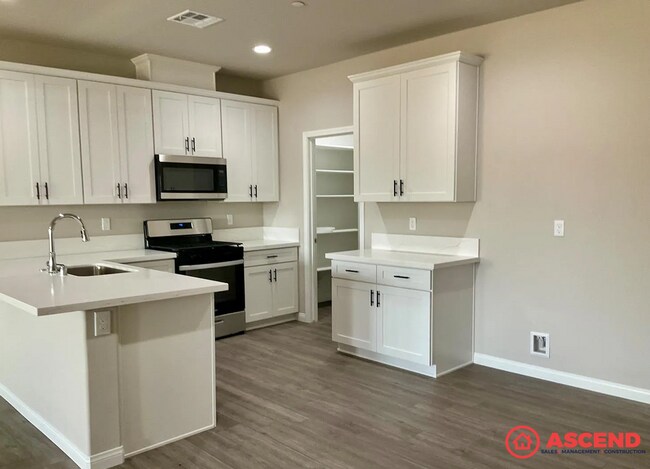 Building Photo - Spacious 4-Bedroom, 2-Bath Home with Fireplace, Garage & Full Appliances — No Pets