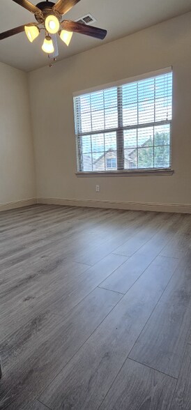 Building Photo - 944 Lake Meadow Ln