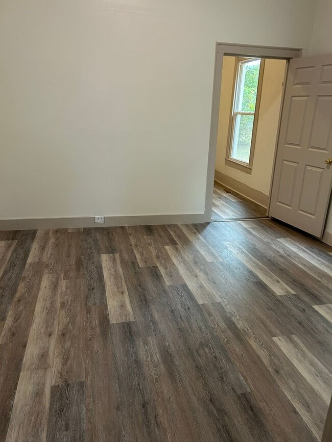 Building Photo - 113 E Church St