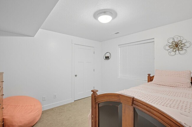 Building Photo - 6 bed; 3 bath single family home in Enoch