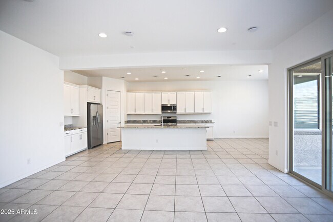 Building Photo - 4623 S 111th Dr