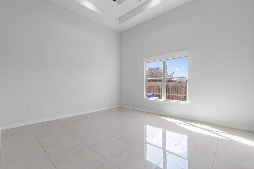 Building Photo - 7401 Hana Dr