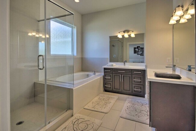 Building Photo - 2107 Stuart St