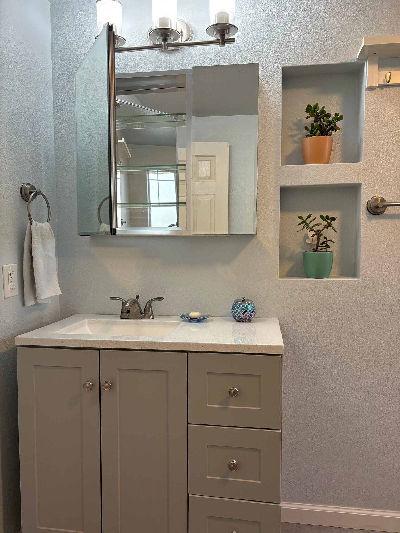 Building Photo - 4460 Stanford Ave