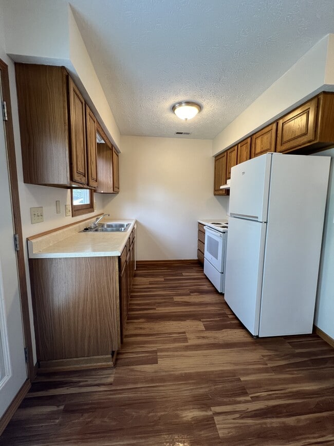 Building Photo - 910 N Meridian St Rd