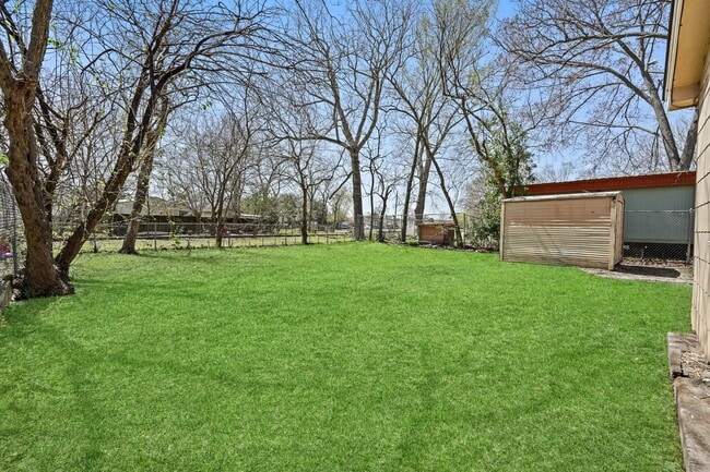 Building Photo - 205 Stimpson St