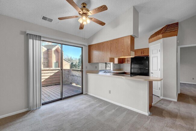 Building Photo - "Charming 2-Bedroom Townhouse in Colorado ...
