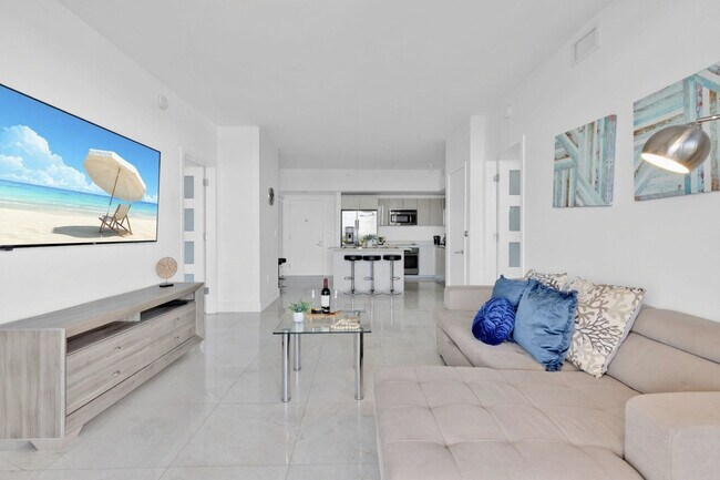 Building Photo - 2602 E Hallandale Beach Blvd